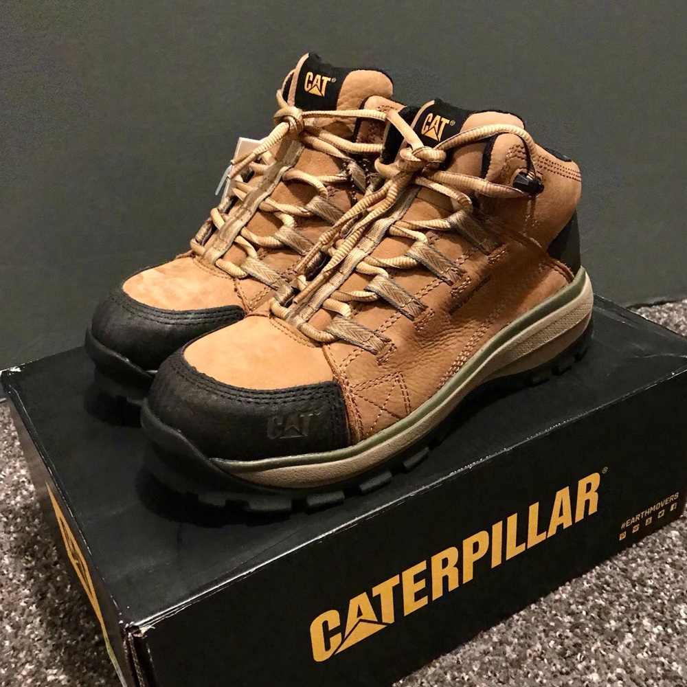 CAT Men's Utilize WP Alloy Toe Work Boots NWT 7.5